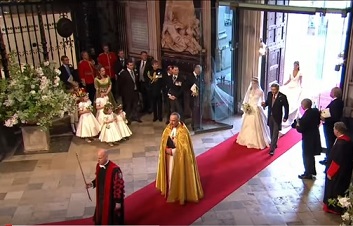 Hochzeitseinzug Catherine Middleton mit Vater als Brautführer