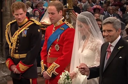Catherine Middleton mit Vater, Prinz William und Harry am Traualtar