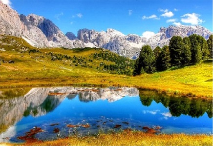 Dolomiten-Alm im Sommer